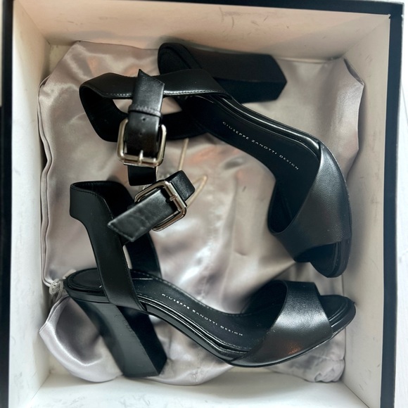 Giuseppe Zanotti strap block-heel sandals - size 6.5 - Picture 2 of 10